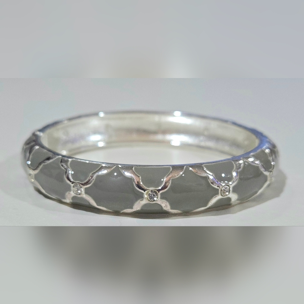 Nnordstrom Sequin NYC Grey Enamel Crystal Quatrefoil Bangle‎ Bracelet NWOT